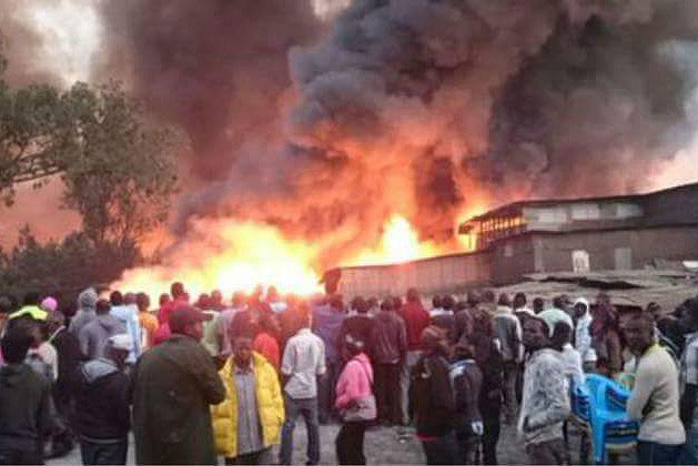 Firefighters take their time as huge fire razes Gikomba market – PHOTOS – Nairobi News