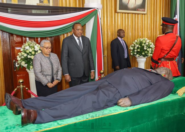 Emotional Uhuru Viewing Moi's Body at Parliament Buildings (Photos